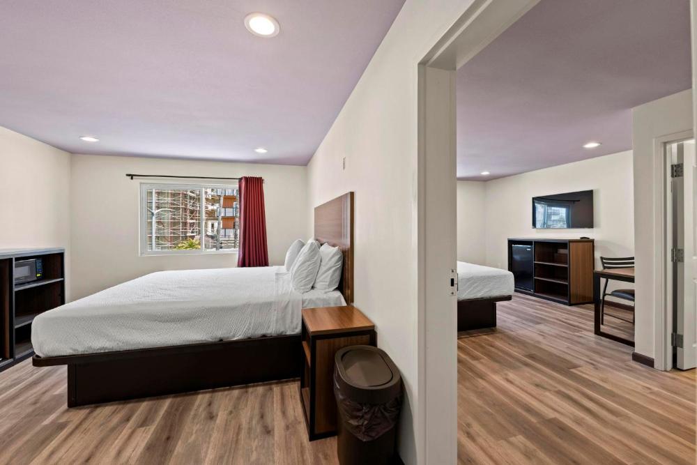 King Room with Two King Beds interior